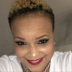 Meet your Posher, Yolanda